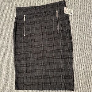 Michael Kors Skirt. New Size 4